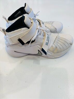 Nike Lebron Soldier 1X 9 Men’s Basketball Shoes in White and Black size 12.5